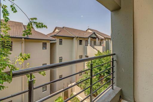 Sisonke Apartment Monte Sandton Eksteriør billede